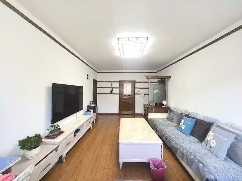 9号区,9号区步行街东侧4楼 两室一厅 带家具家电1