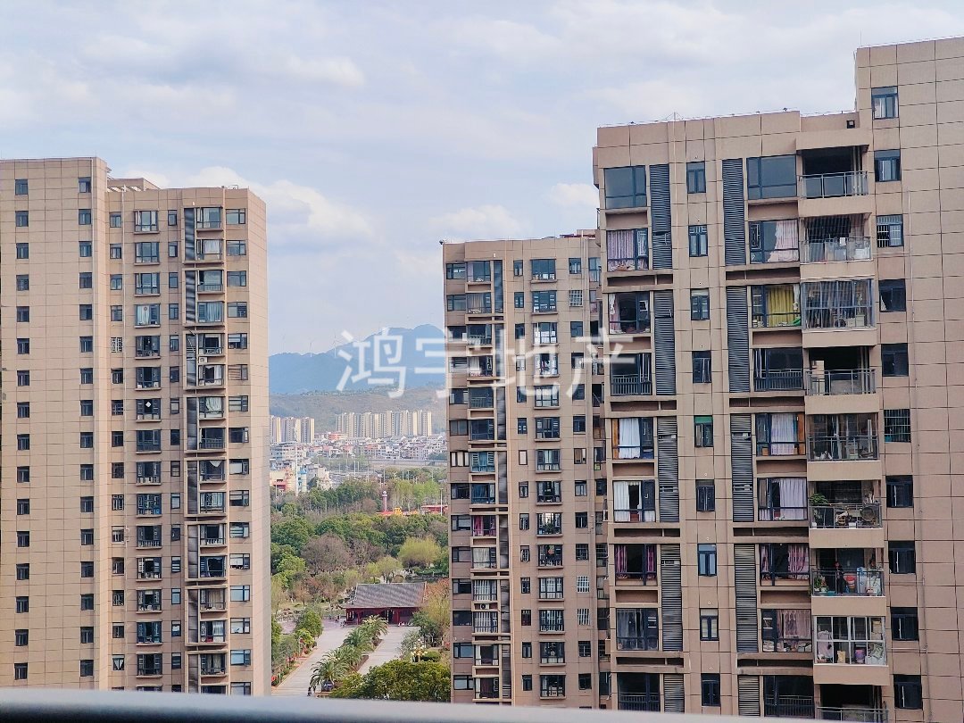 山水国际,精装3室2厅2卫1阳台真漂亮,产权满两年,过户便宜。1
