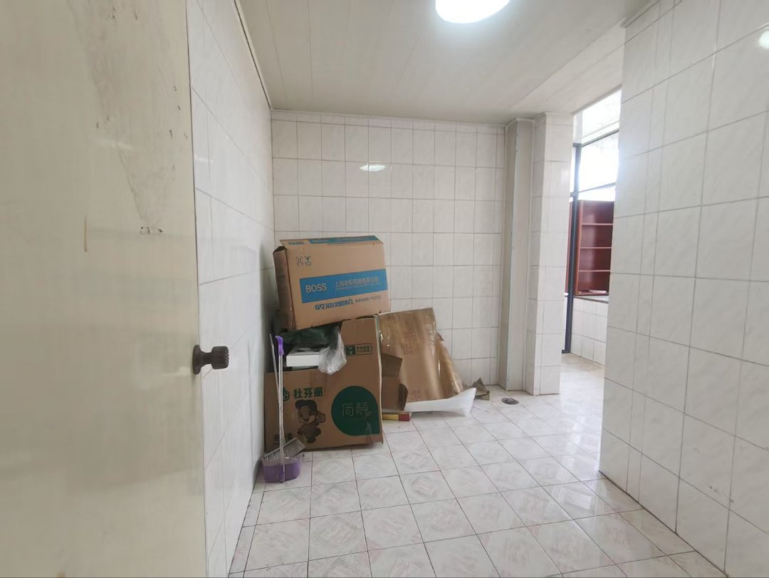 潇湘小区,潇湘小区高品质精装5室2厅1卫2阳台,交通便利,设施齐全12