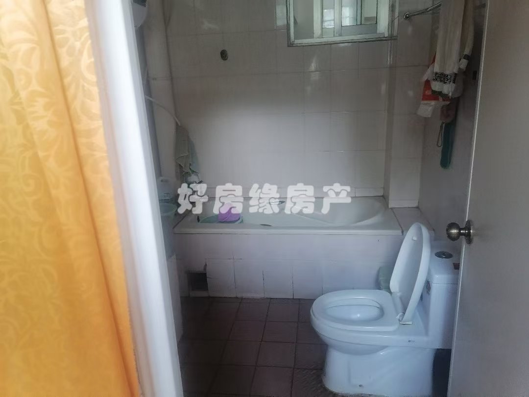 金湖西路教委宿舍,一线湖景房出售户型方正东西通透实用面积130㎡2