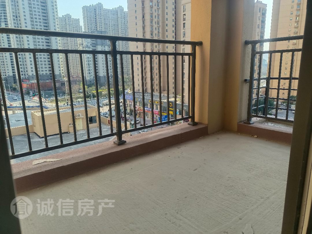 广源缤纷城,好楼层边户小区合适的一套 8楼边户,房主包大税1
