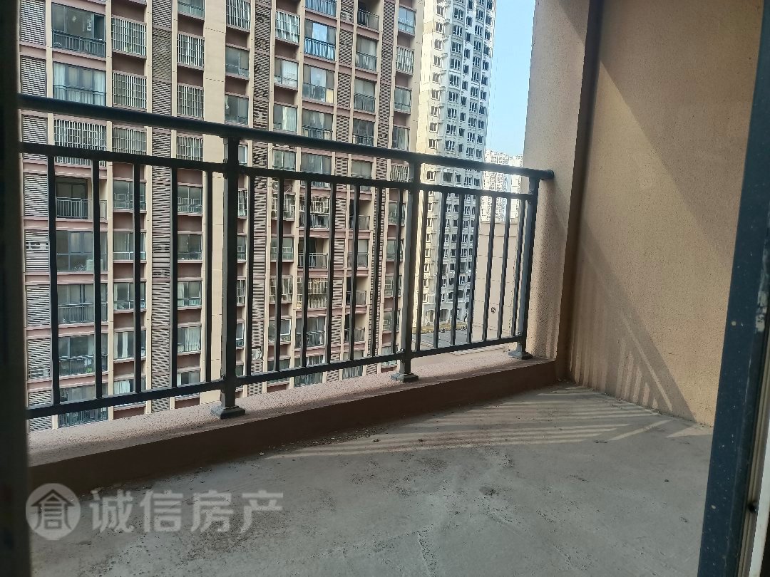 广源缤纷城,好楼层边户小区合适的一套 8楼边户,房主包大税8