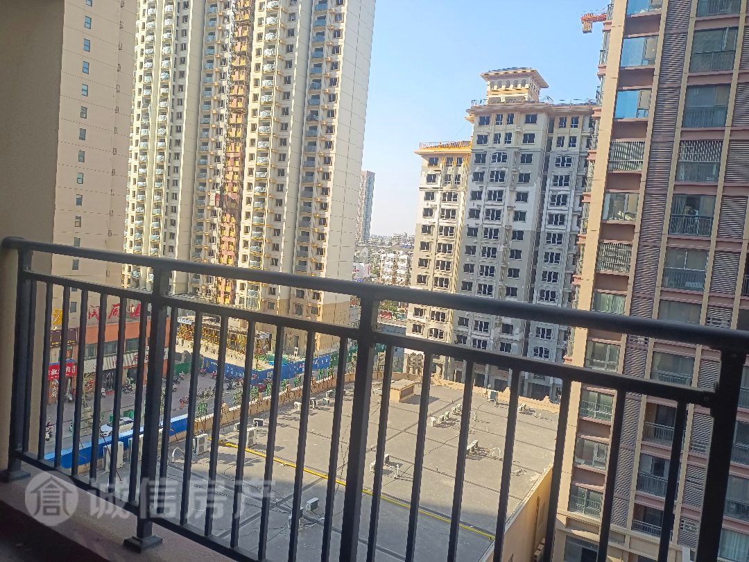 广源缤纷城,好楼层边户小区合适的一套 8楼边户,房主包大税9