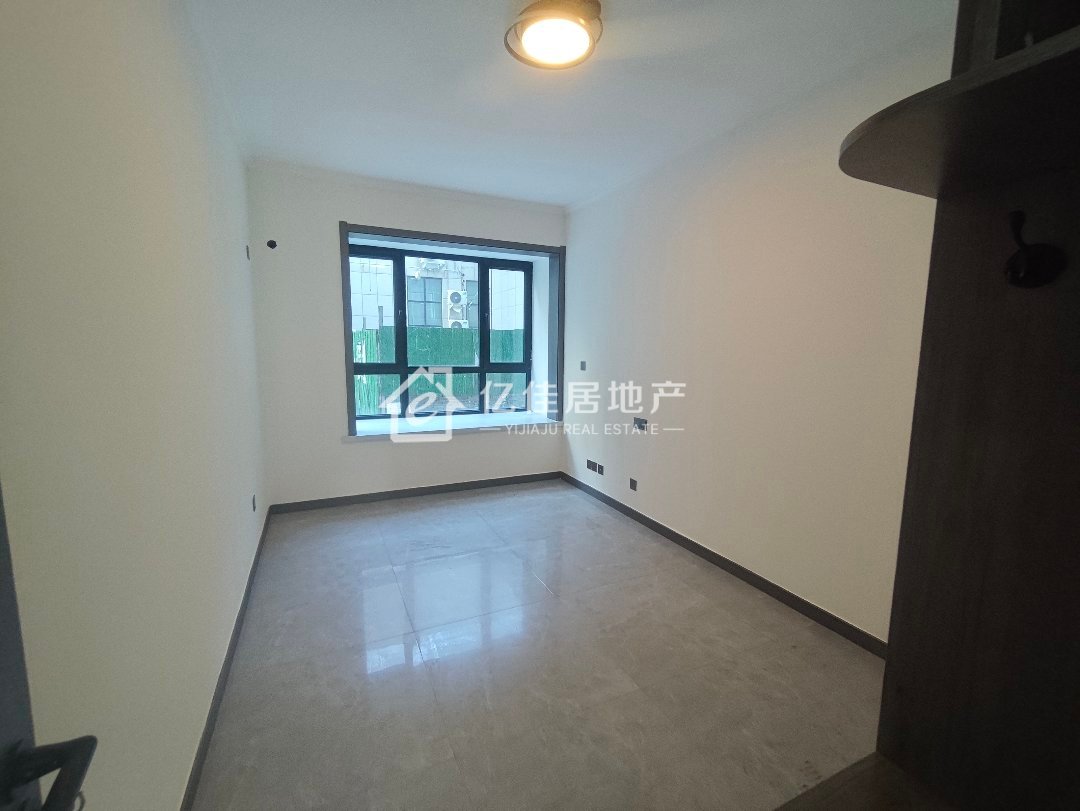 万基名家,万基名家127㎡3室2厅2卫2阳台精装,业主急售3