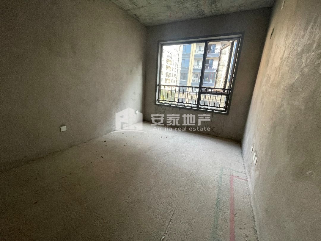 置信城B区,性价比超高的4室2厅2卫1阳台 阳光 视线 无忧!3