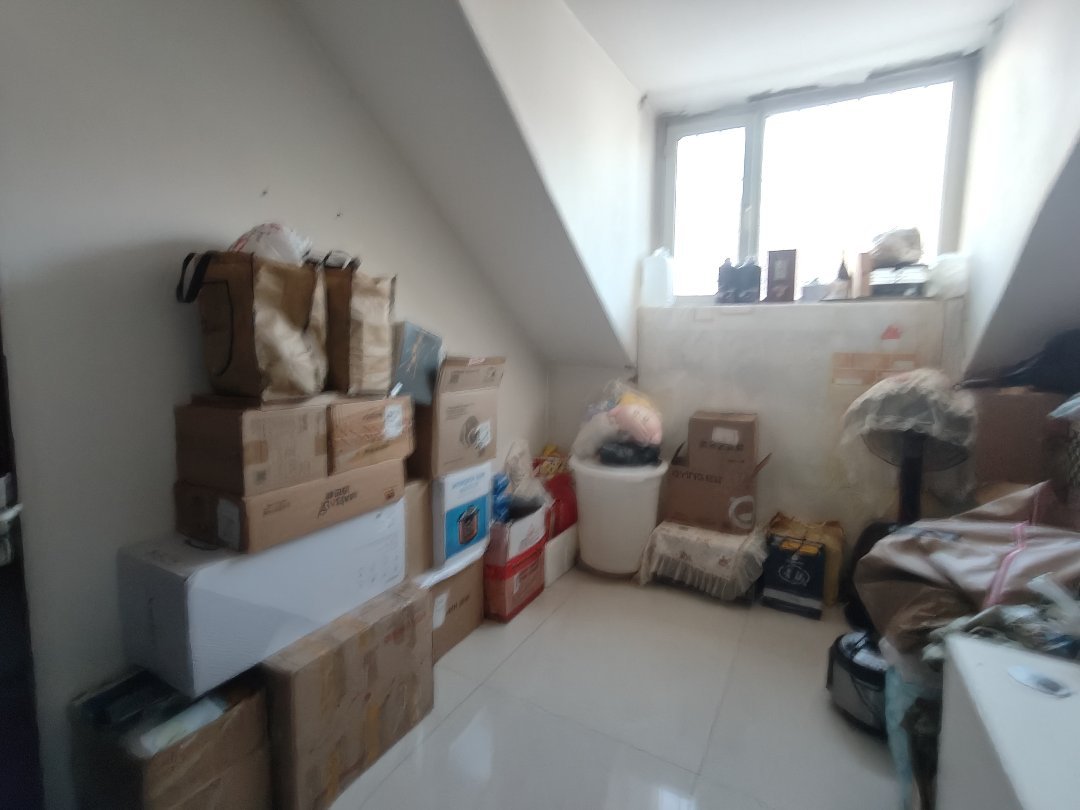 湖滨教师花园E区,精品好房,楼层好,视野广,湖滨教师花园E区3室2厅2卫!5