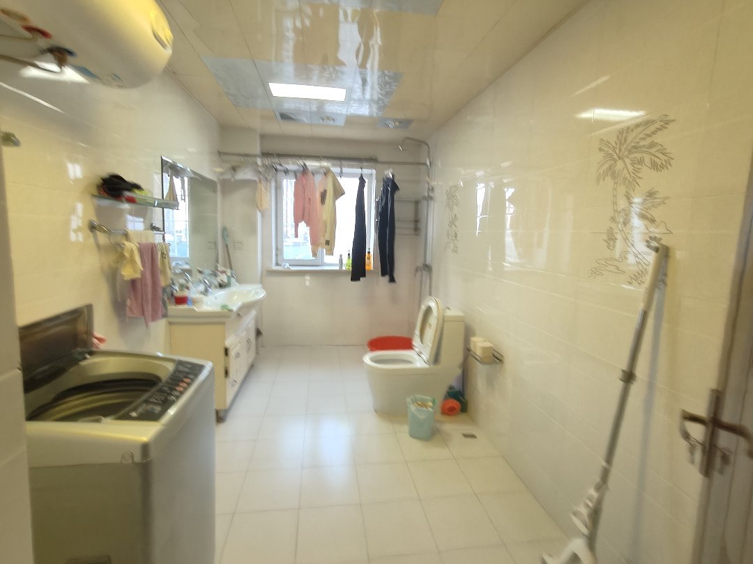 湖滨教师花园E区,精品好房,楼层好,视野广,湖滨教师花园E区3室2厅2卫!4