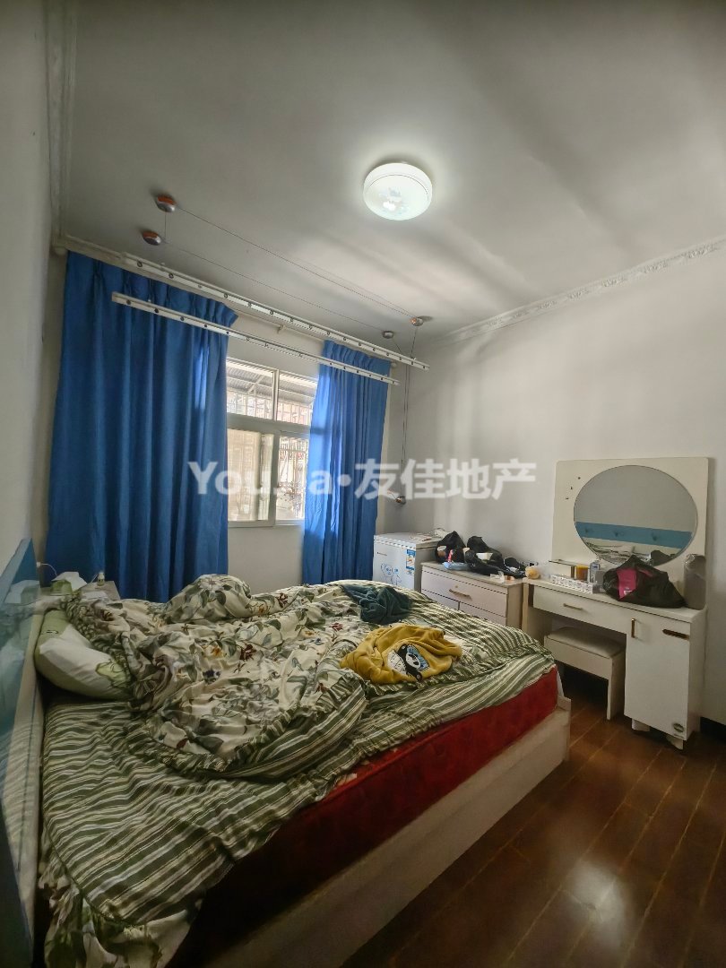 老工行家属院,18060万中旁边两房出售,可公证4