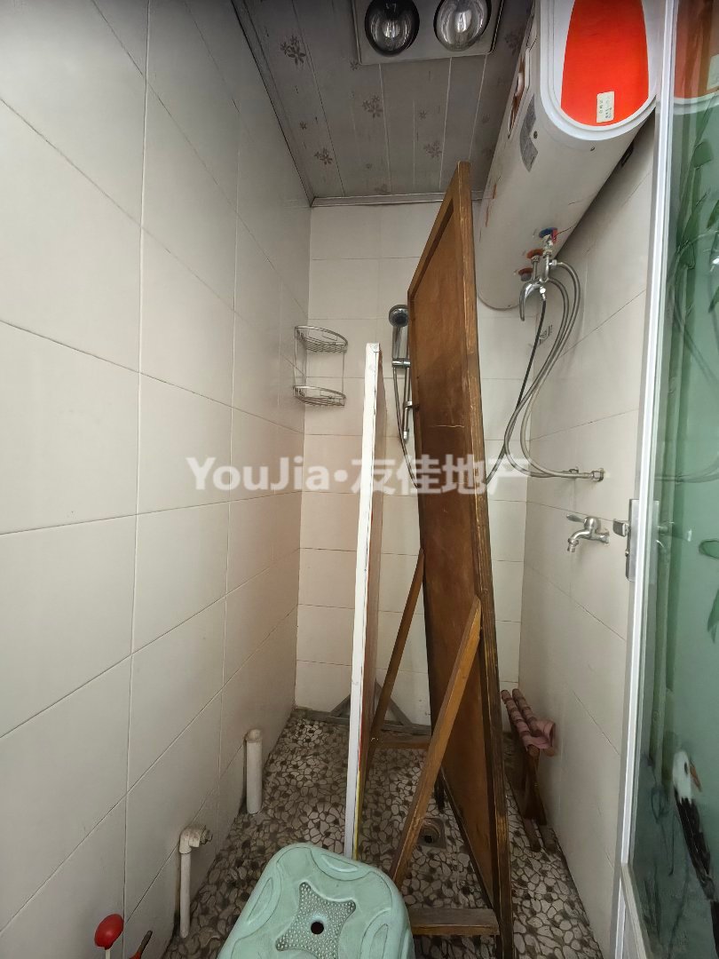 老工行家属院,18060万中旁边两房出售,可公证3
