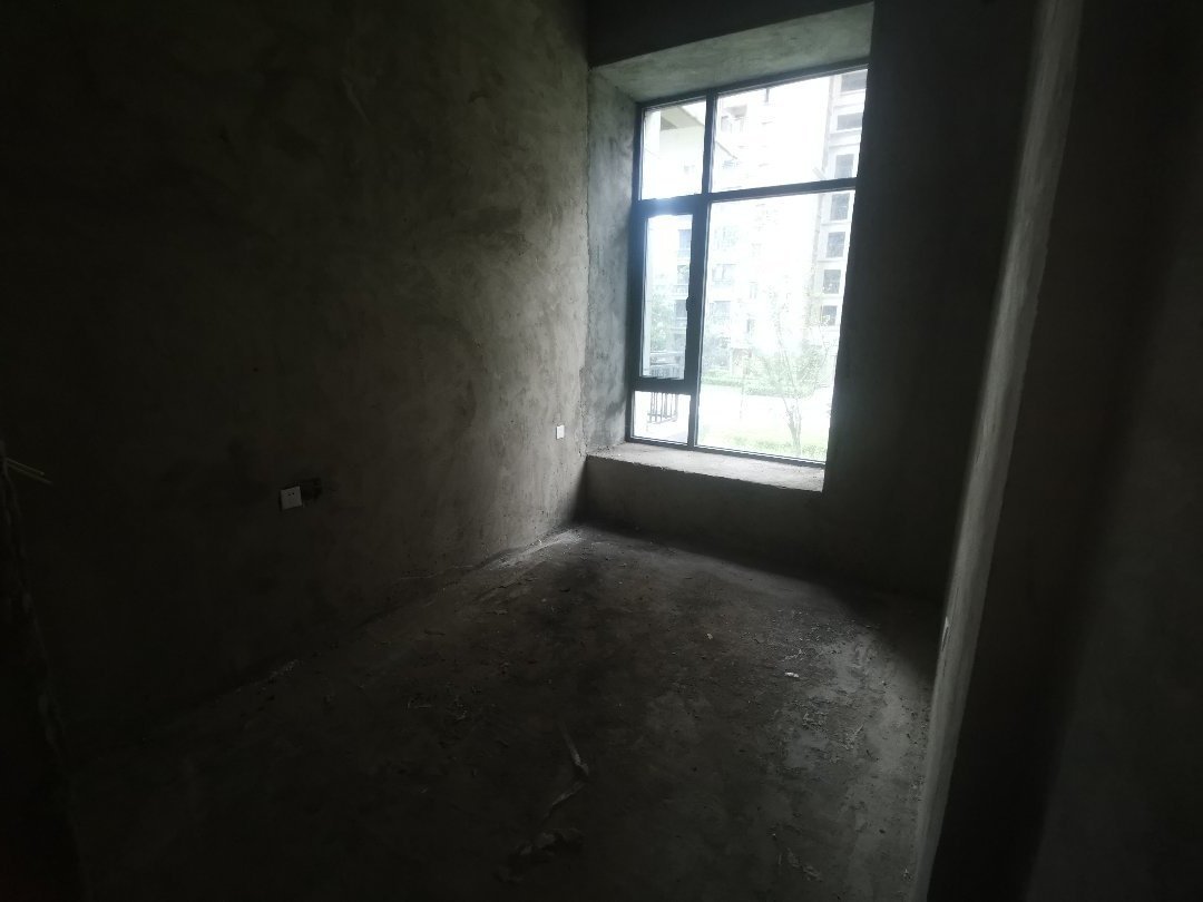 恒大帝景二期,可按揭咸通北路恒大帝景一楼带院子全明双南采光好地铁口毛坯7
