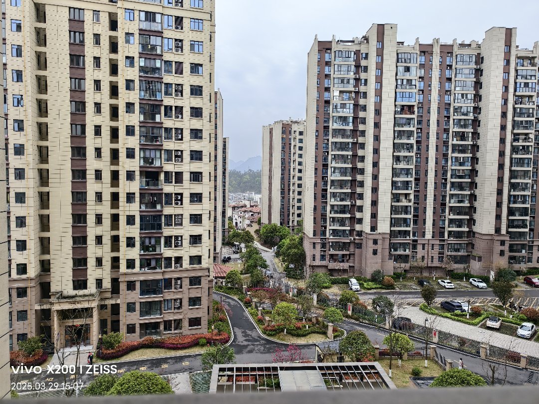 悦湖华庭,悦湖华庭130㎡3室2厅2卫2阳台毛坯,业主急售8