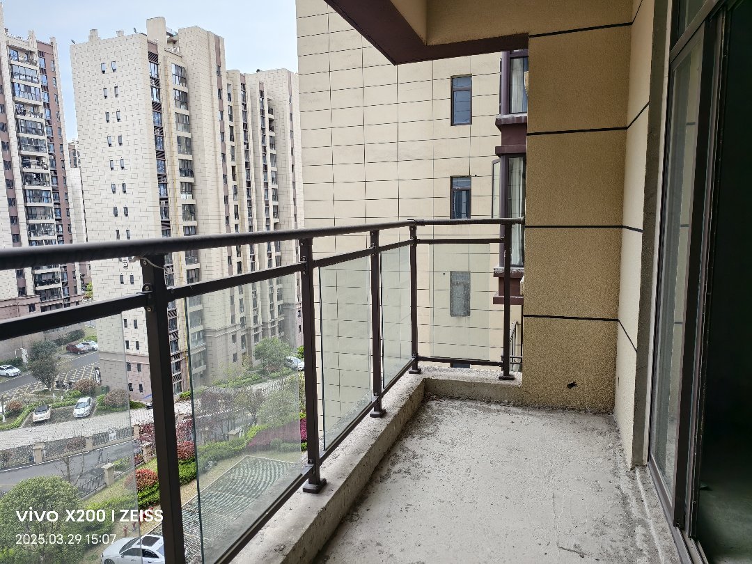 悦湖华庭,悦湖华庭130㎡3室2厅2卫2阳台毛坯,业主急售9
