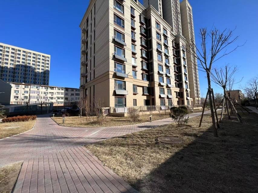 鑫丰小区,一楼带院,花园洋房,全天采光,可贷款,钥匙在小区12