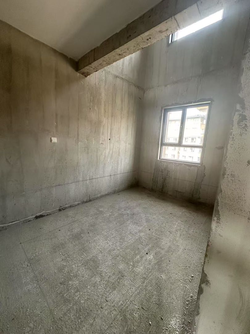 绿城怡和景苑,5室,房型正气,采光佳3