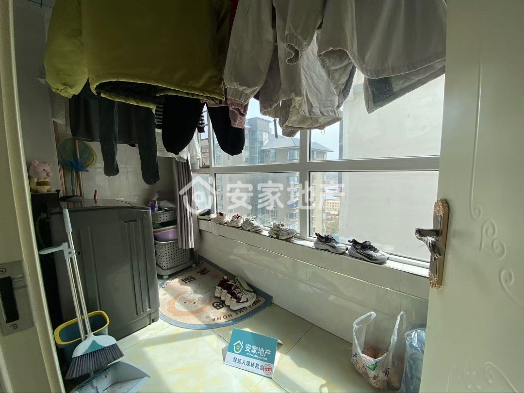 东湖春天,东湖春天高品质精装3室2厅2卫双阳台,交通便利,设施齐全8