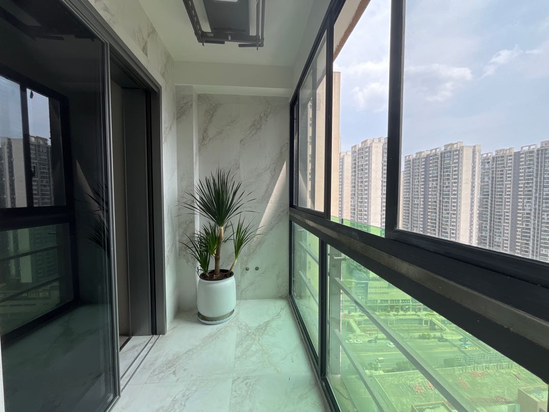 中天会展城B区,豪装4室2厅2卫1阳台南北通透,交通便利,舒适宜居7
