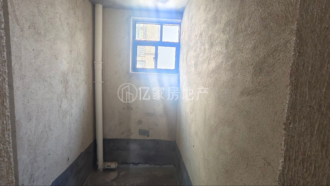 万盛华府,万盛华府毛坯大四房,交通便利急售54万5