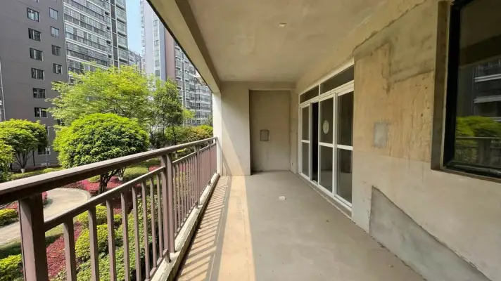 东边户,视野非常好,大阳台朝南看园林