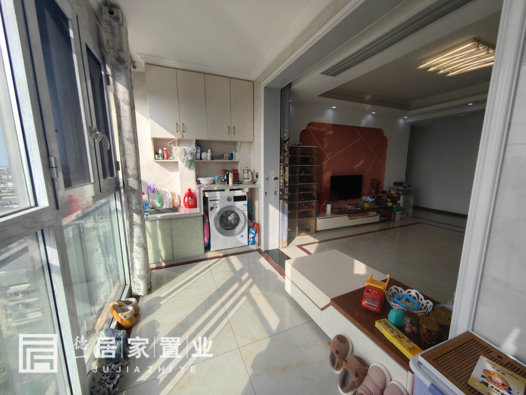 金桥广场,城中心 金桥广场 湖景房 精装3房2厅2卫 老证2