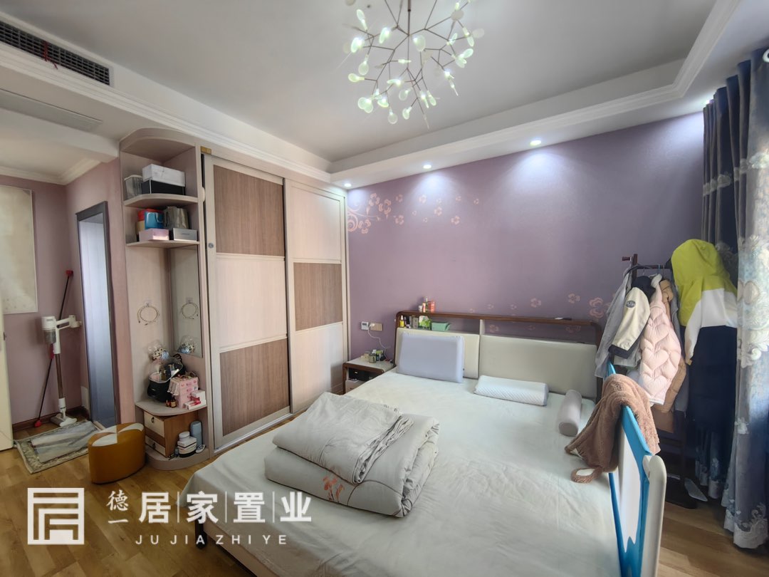 金桥广场,城中心 金桥广场 湖景房 精装3房2厅2卫 老证7