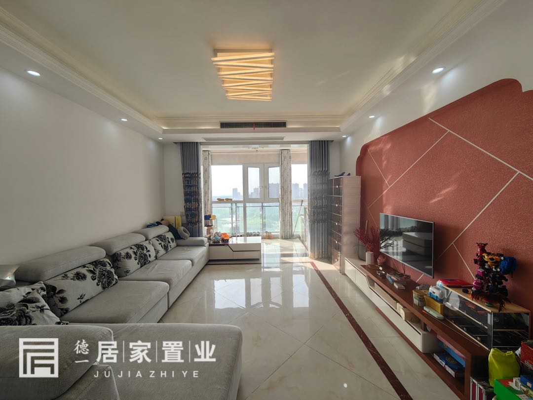 金桥广场,城中心 金桥广场 湖景房 精装3房2厅2卫 老证1