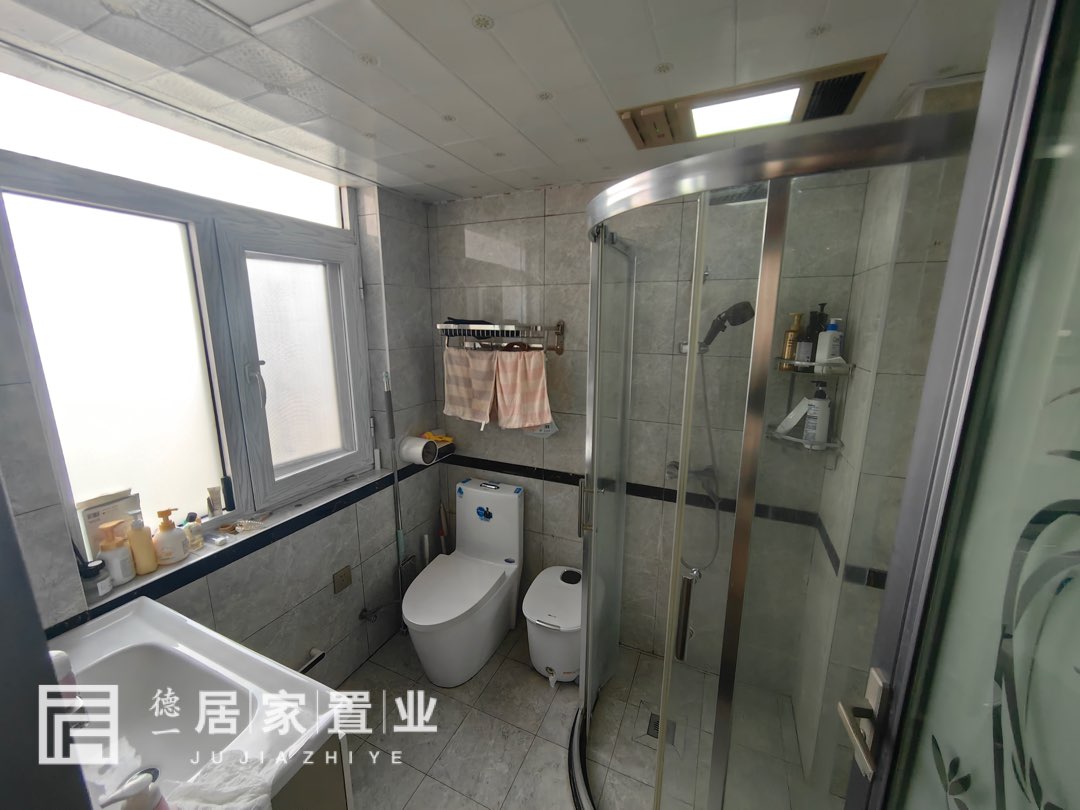 金桥广场,城中心 金桥广场 湖景房 精装3房2厅2卫 老证6