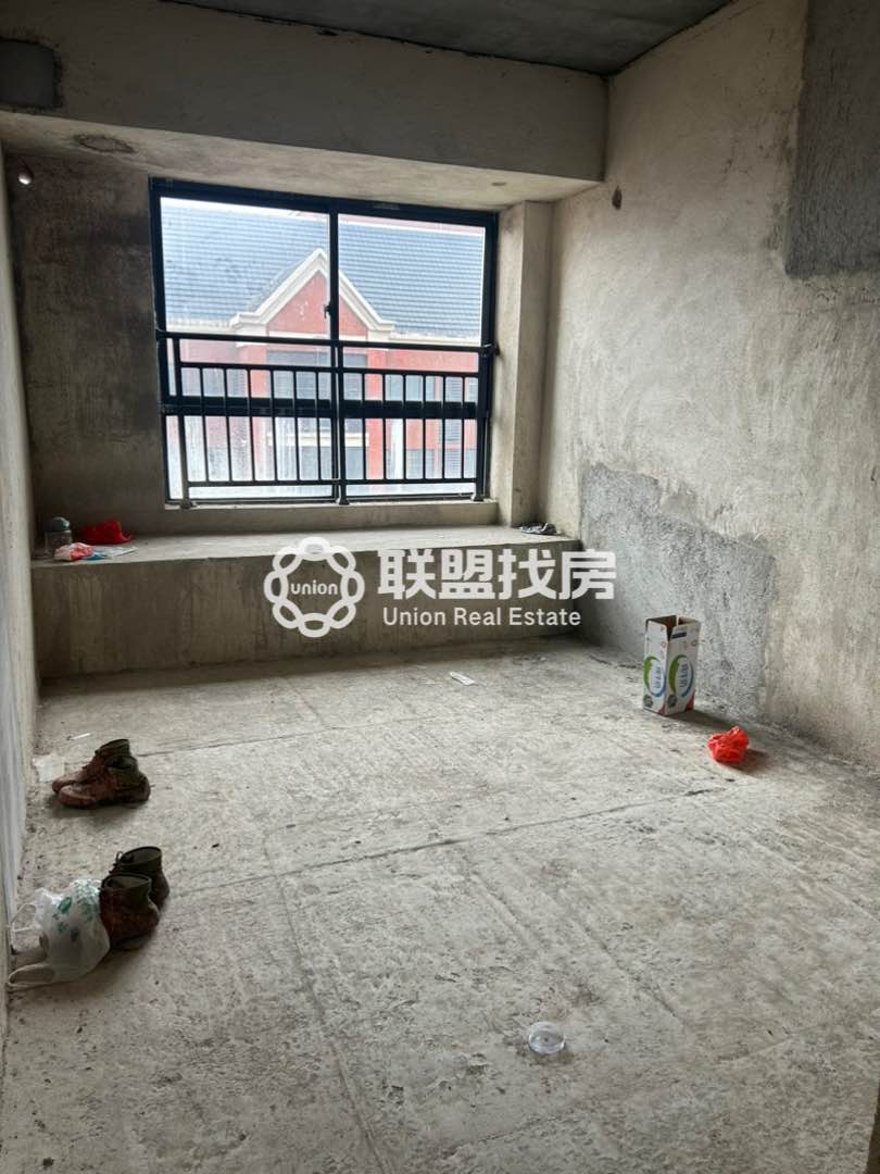广汇圣湖城,广汇圣湖城161平5房三面光,送车位一个4