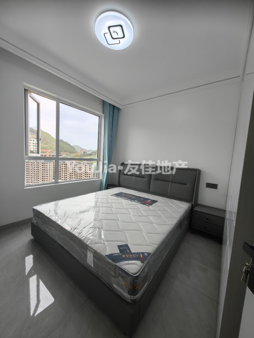 恒胜公园城,18040恒胜公园三房精装带车位出售,可按揭2