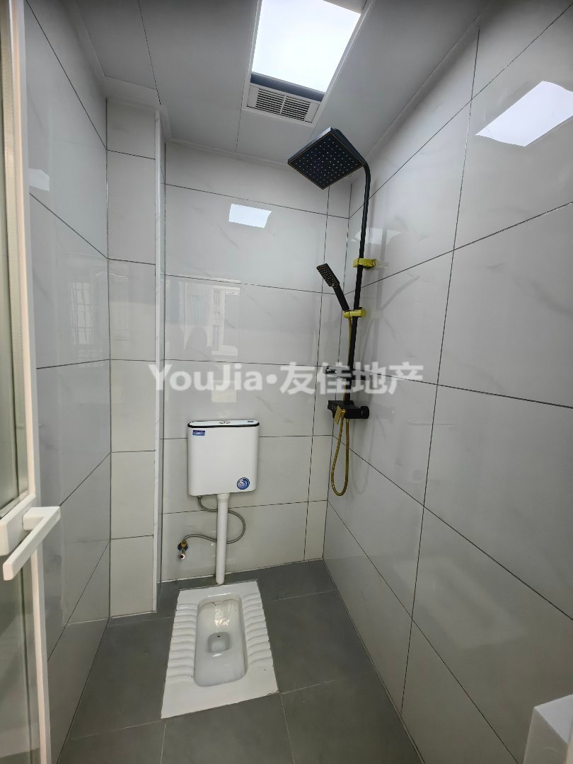 恒胜公园城,18040恒胜公园三房精装带车位出售,可按揭3