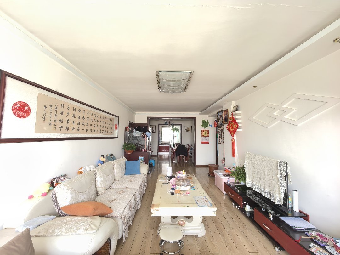 步行街金水湾B区,步行街金水湾B区117㎡3室2厅带地下室,带家具家电,可按揭6