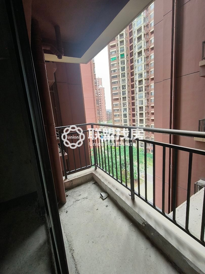 广汇圣湖城,圣湖城4房2厅2卫2阳台,毛坯房,中间好楼层,业主诚心出售9