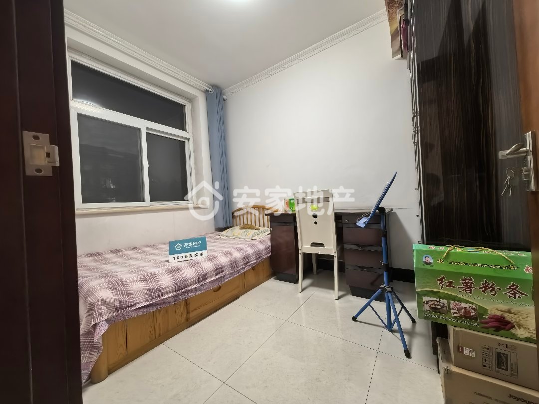 锦绣花城南区,五月精选锦绣花城南区132㎡3室2厅2卫,带个地下室租的车位2