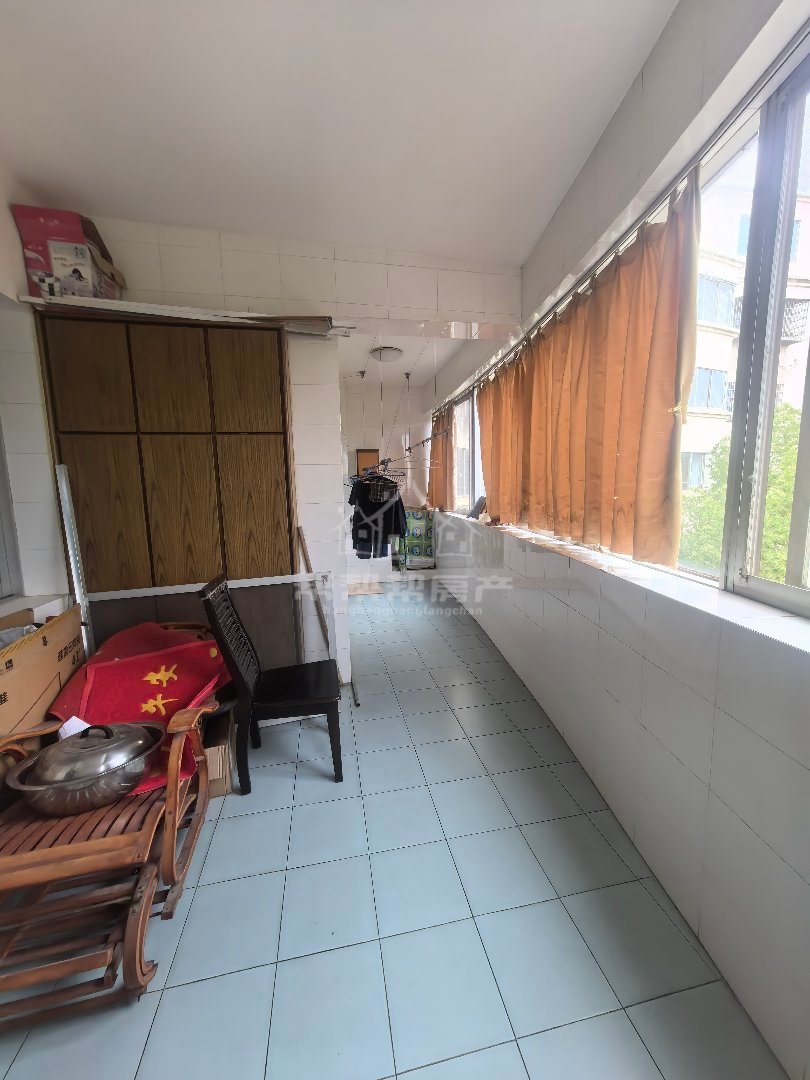 朝阳广场,普通4室2厅2卫2阳台南北通透,交通便利,舒适宜居4