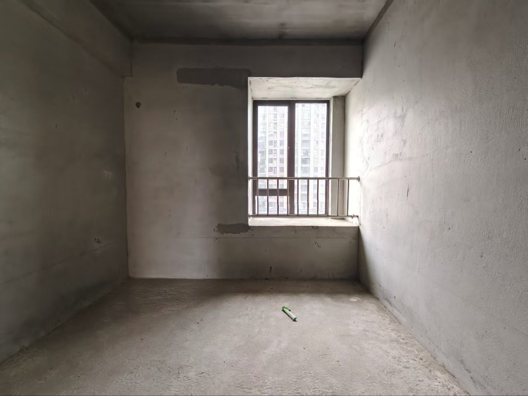悦湖华庭,悦湖华庭130㎡3室2厅2卫2阳台毛坯,业主急售12