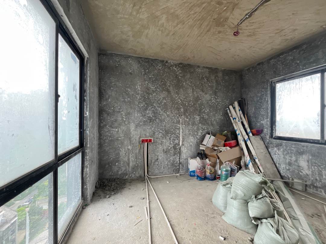 帝景传说B区,豪华装修5室,拎包入住,采光空气都很好!6