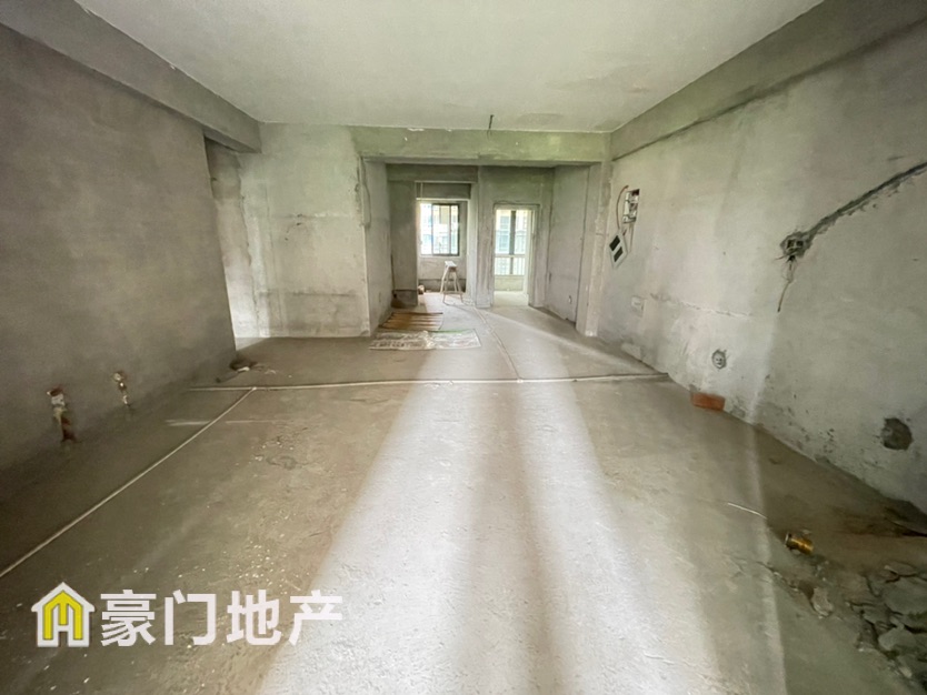 美伦阳光园,南岸美伦边套三彩,满三 126万 一口价2