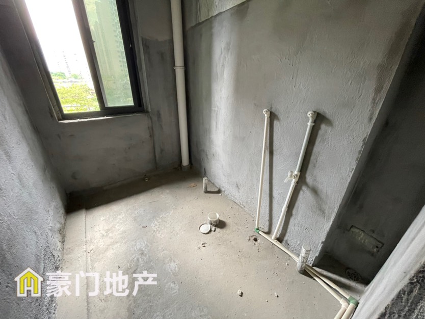 美伦阳光园,南岸美伦边套三彩,满三 126万 一口价11