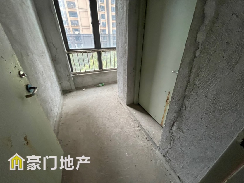 美伦阳光园,南岸美伦边套三彩,满三 126万 一口价10