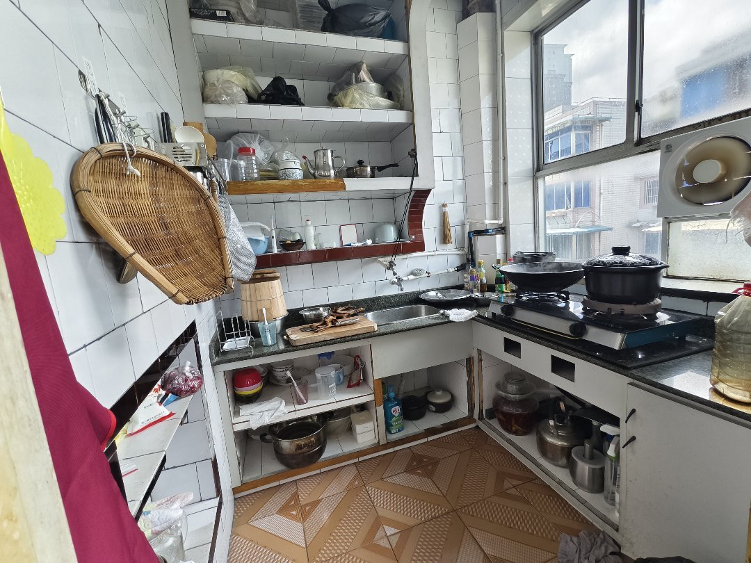 矿山公司小区,矿山公司,多层6楼,三室一卫,简装,家具家电齐全,拎包入住5