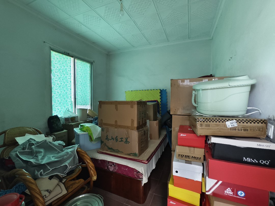 矿山公司小区,矿山公司,多层6楼,三室一卫,简装,家具家电齐全,拎包入住2