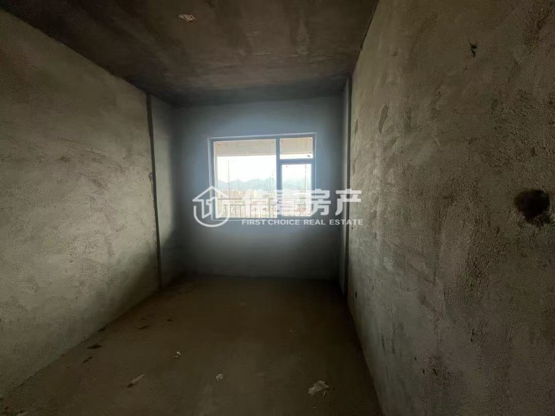 在水一方,南城五小附近电梯四房二厅二卫,诚心出售3