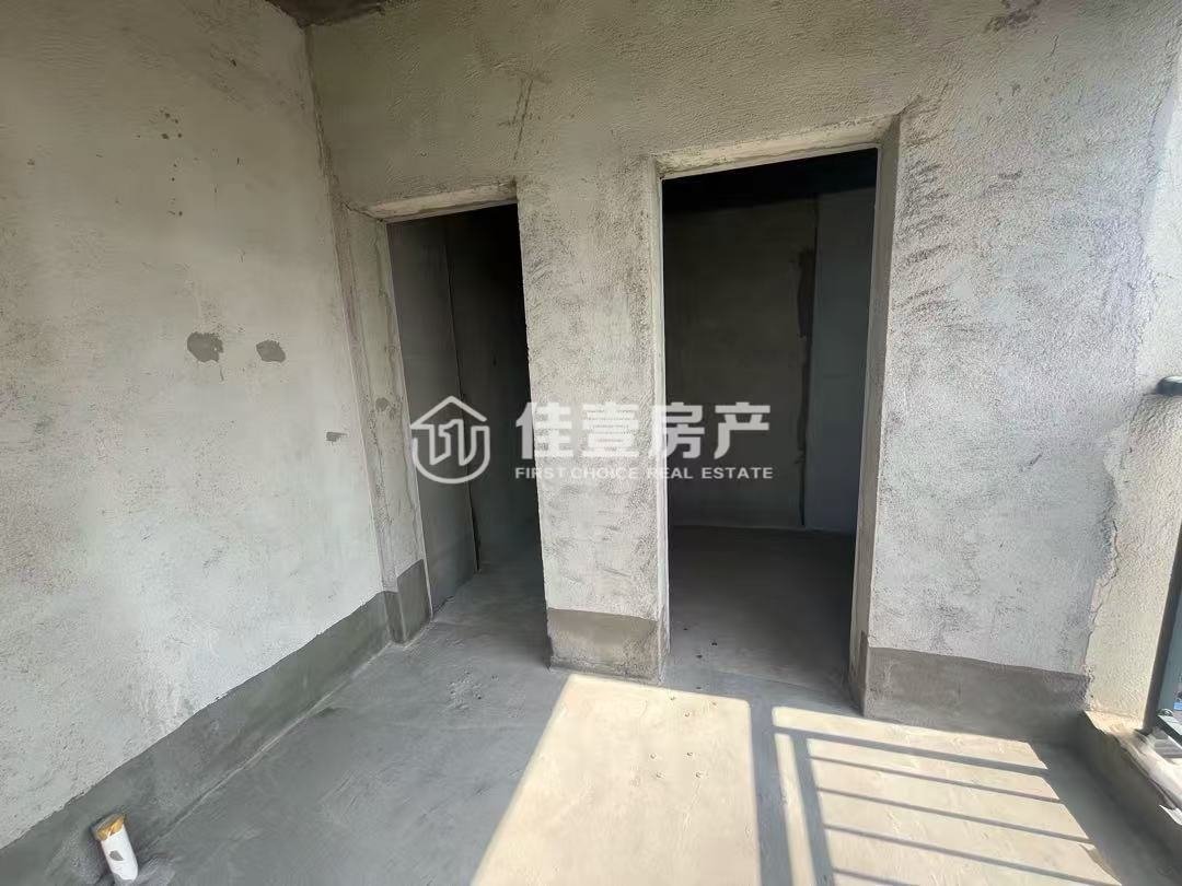 在水一方,南城五小附近电梯四房二厅二卫,诚心出售4