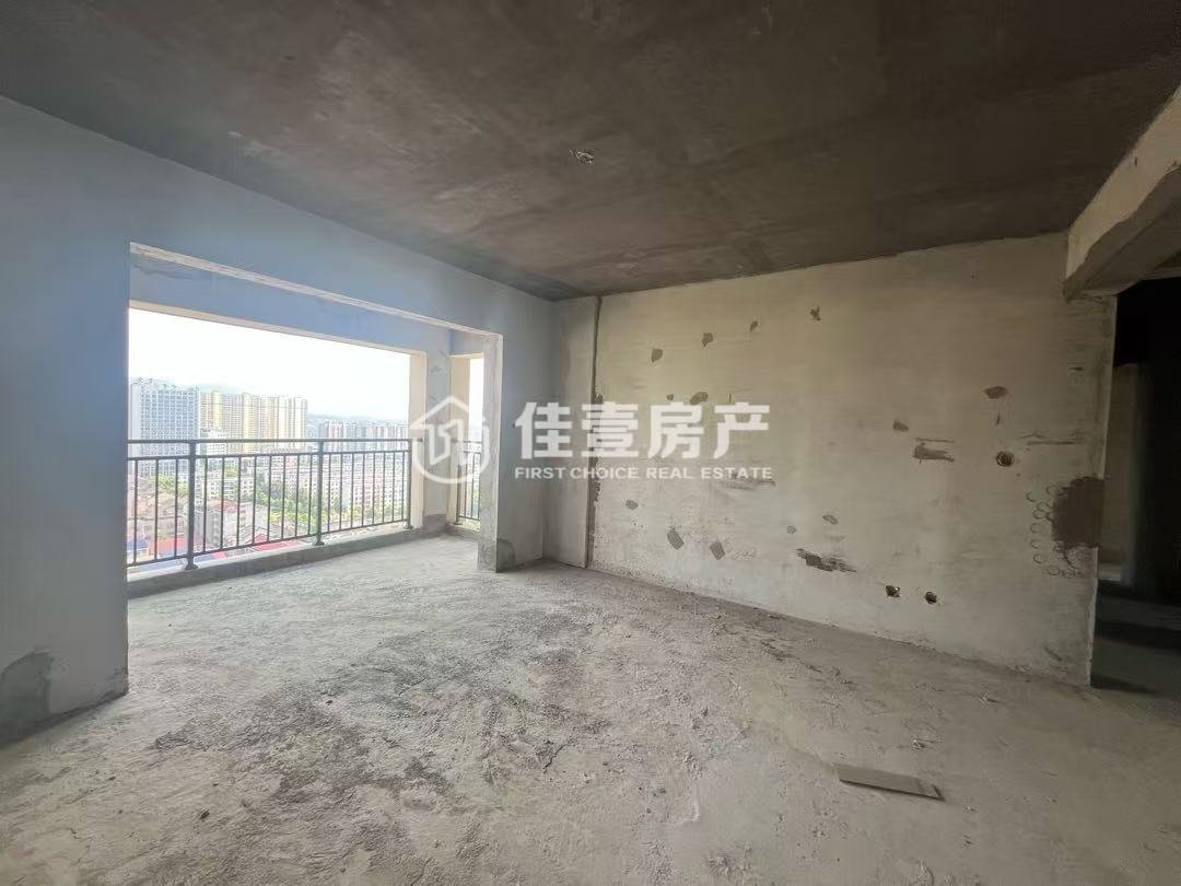 在水一方,南城五小附近电梯四房二厅二卫,诚心出售1