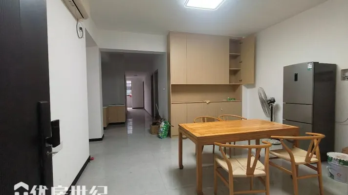 万达旁,金国大厦6房2卫,全新装修,全屋壁柜,宿舍的优选择