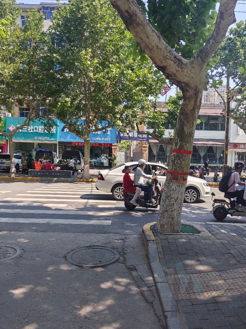 房管所家属院,东风大街房管所家属院步梯二楼南北通透三居室采光好 送地下室3