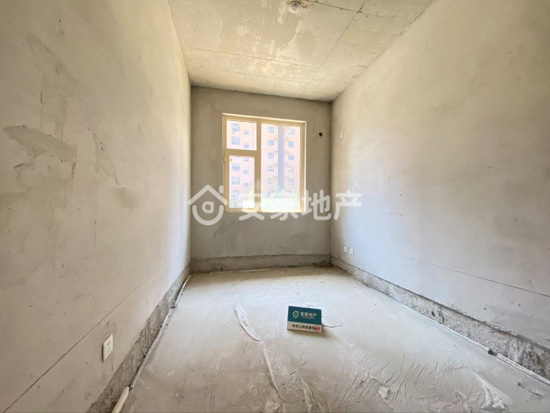 凤凰湖畔,安静小区,3室2厅2卫1阳台毛坯,房东换房9