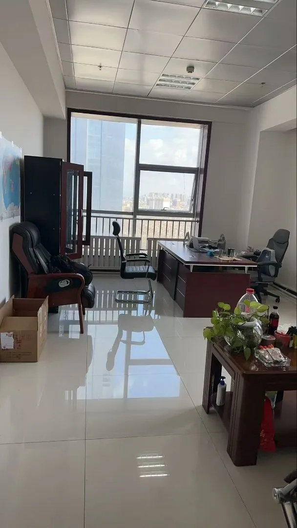 友好旁边和谐时代广场A座一年八千