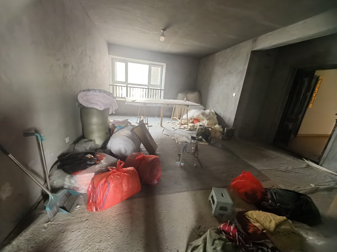 平安景苑,3室2厅2卫1阳台122㎡,阔绰客厅,超大阳台1