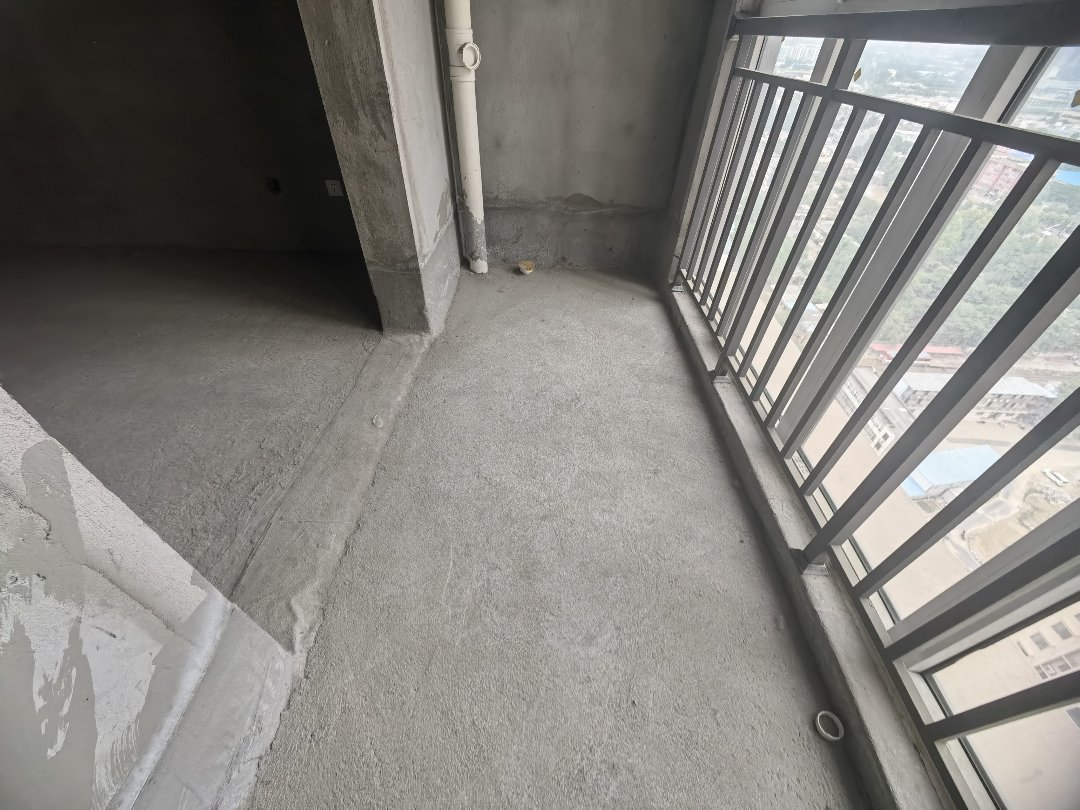 平安景苑,3室2厅2卫1阳台122㎡,阔绰客厅,超大阳台6
