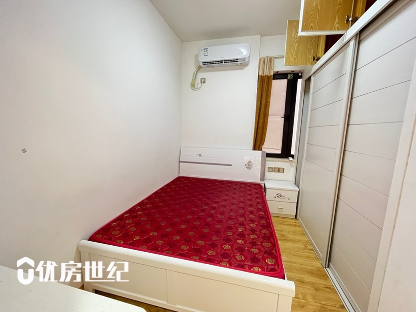 万达华城D区,93平:2-2-2-1.精装.108万无欠款10